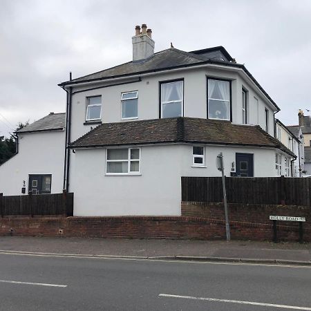 La Fontaine Court Apartments Aldershot Bagian luar foto