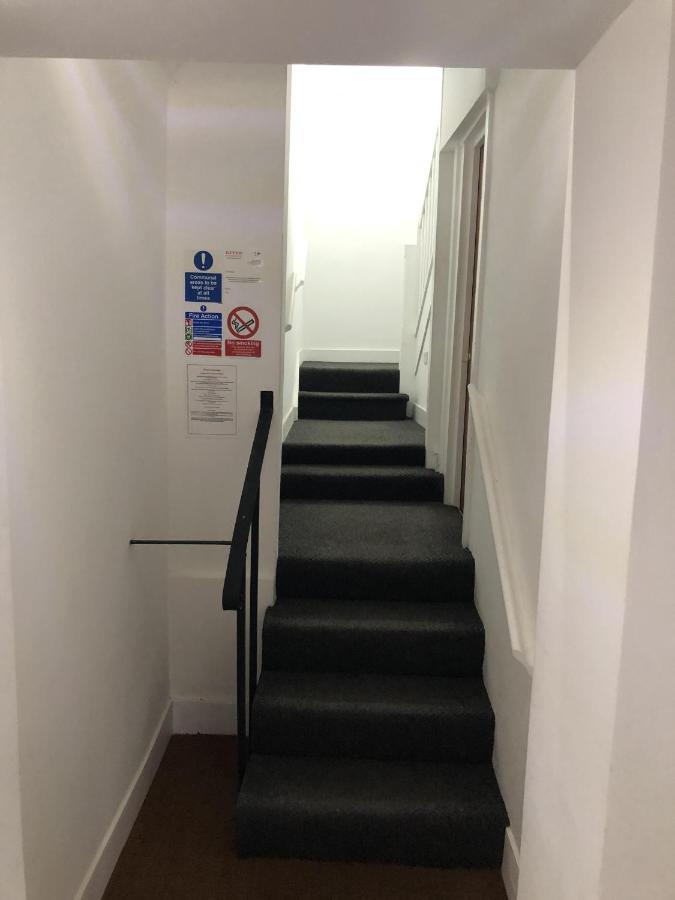 La Fontaine Court Apartments Aldershot Bagian luar foto