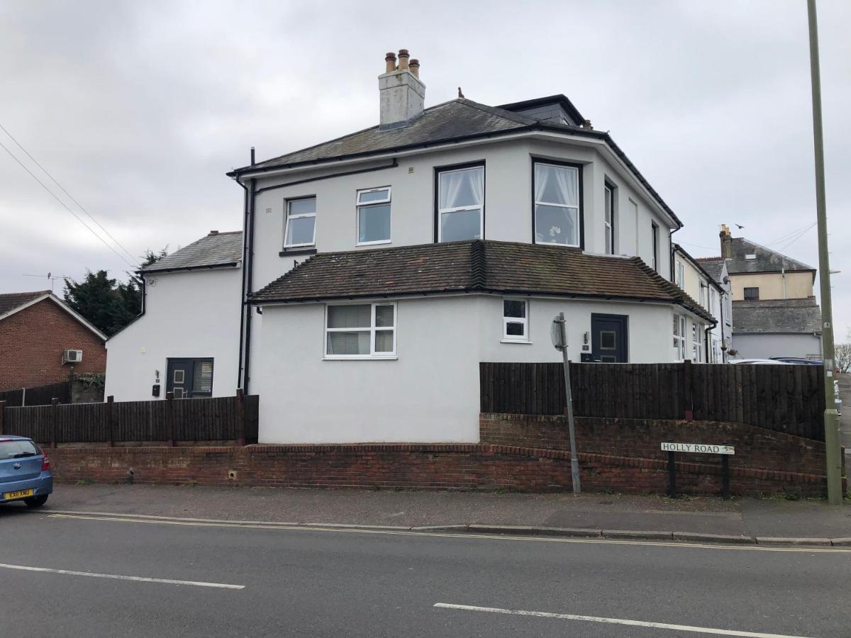 La Fontaine Court Apartments Aldershot Bagian luar foto