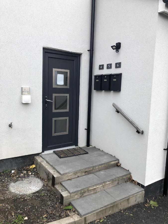 La Fontaine Court Apartments Aldershot Bagian luar foto
