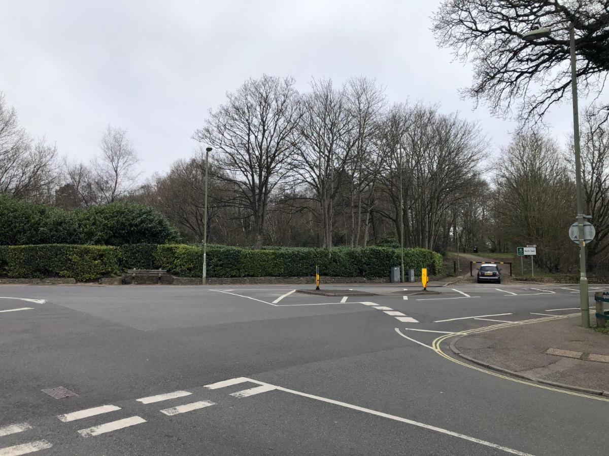 La Fontaine Court Apartments Aldershot Bagian luar foto