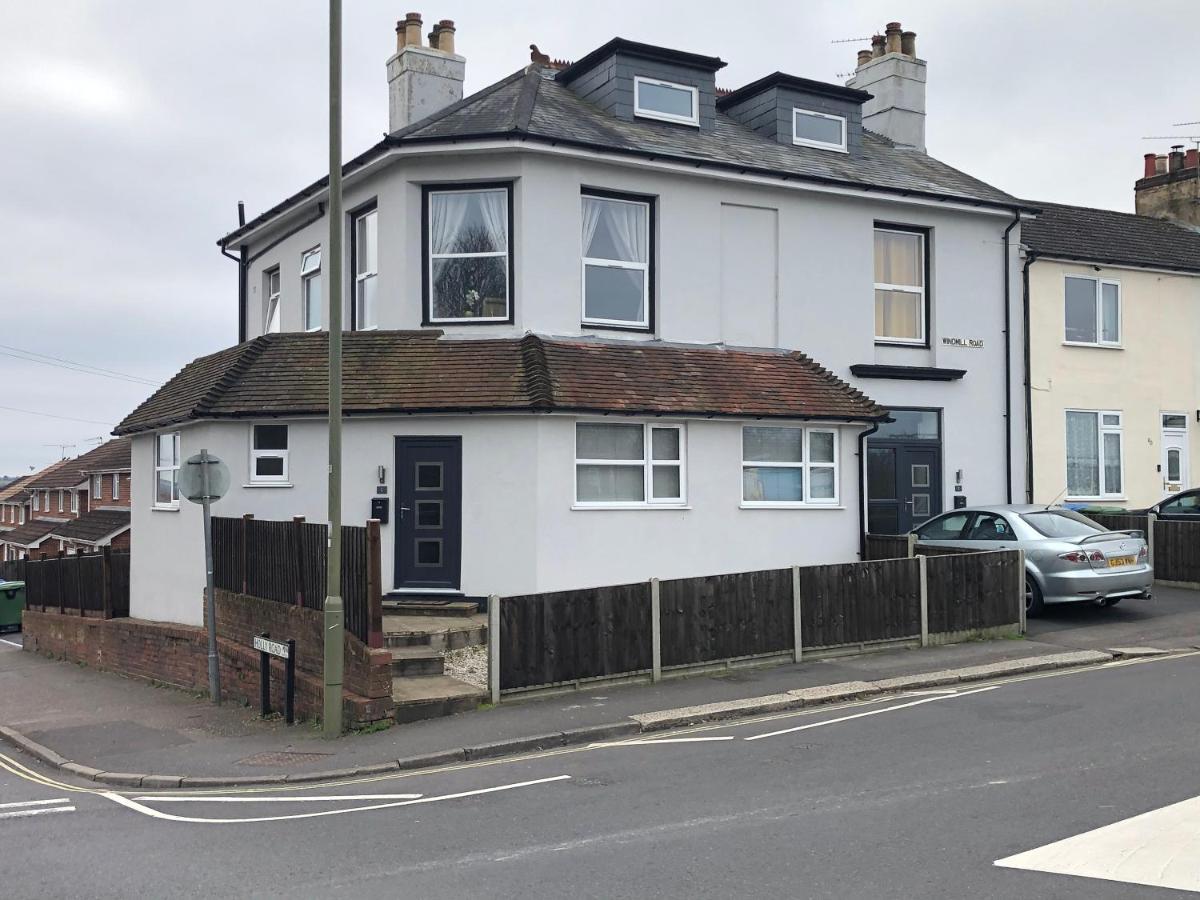 La Fontaine Court Apartments Aldershot Bagian luar foto