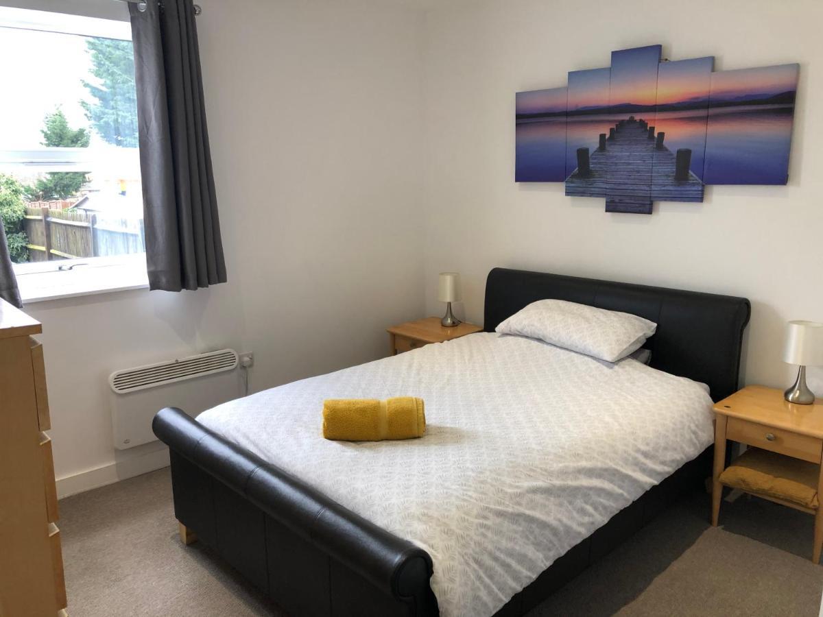 La Fontaine Court Apartments Aldershot Bagian luar foto