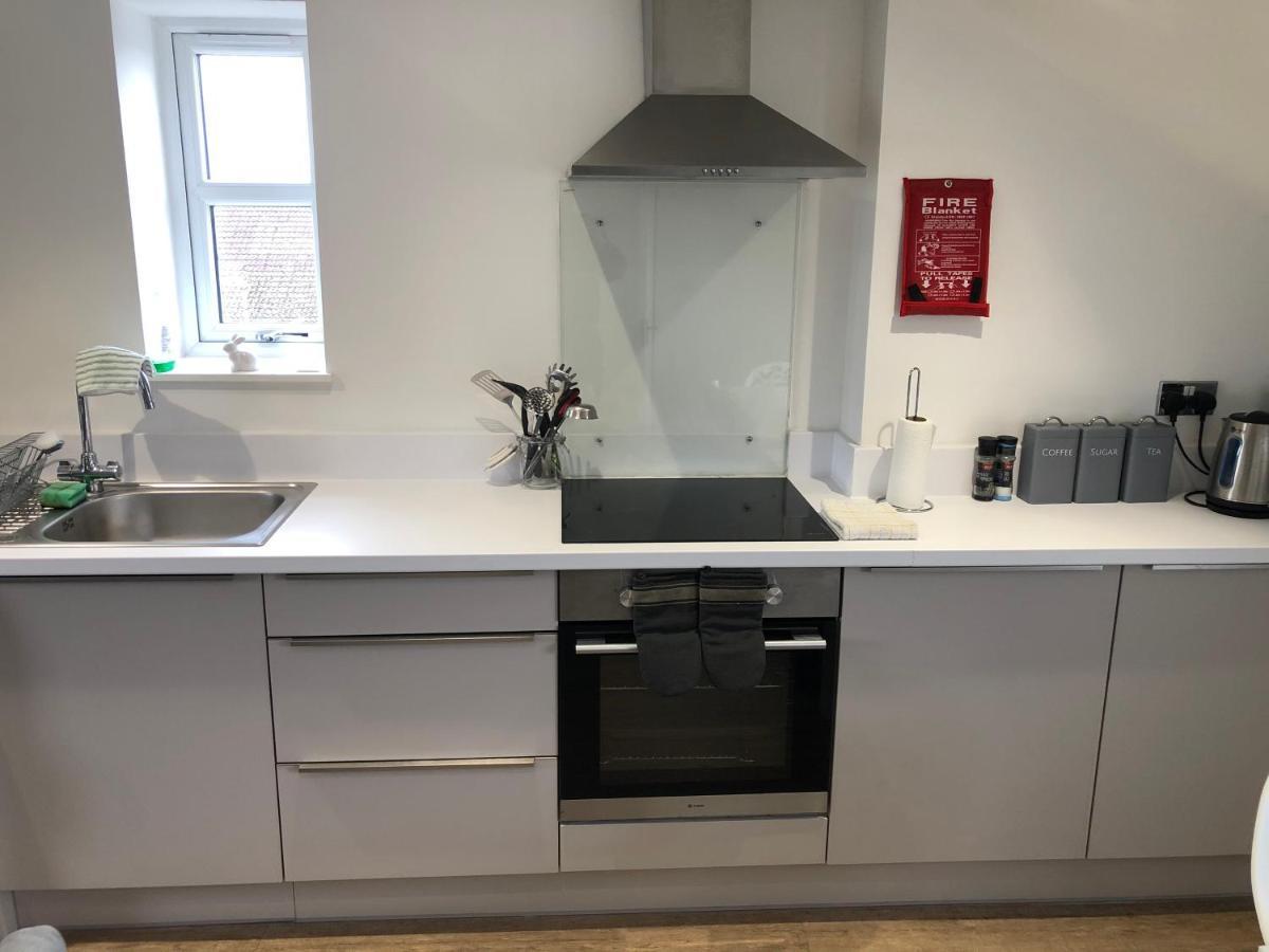 La Fontaine Court Apartments Aldershot Bagian luar foto