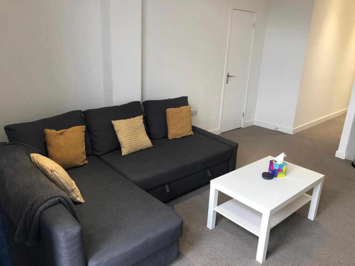La Fontaine Court Apartments Aldershot Bagian luar foto