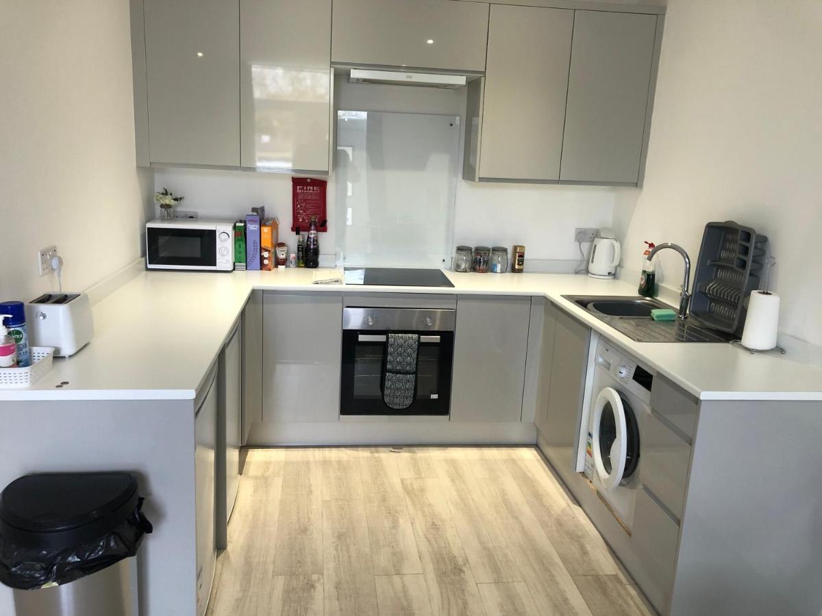 La Fontaine Court Apartments Aldershot Bagian luar foto