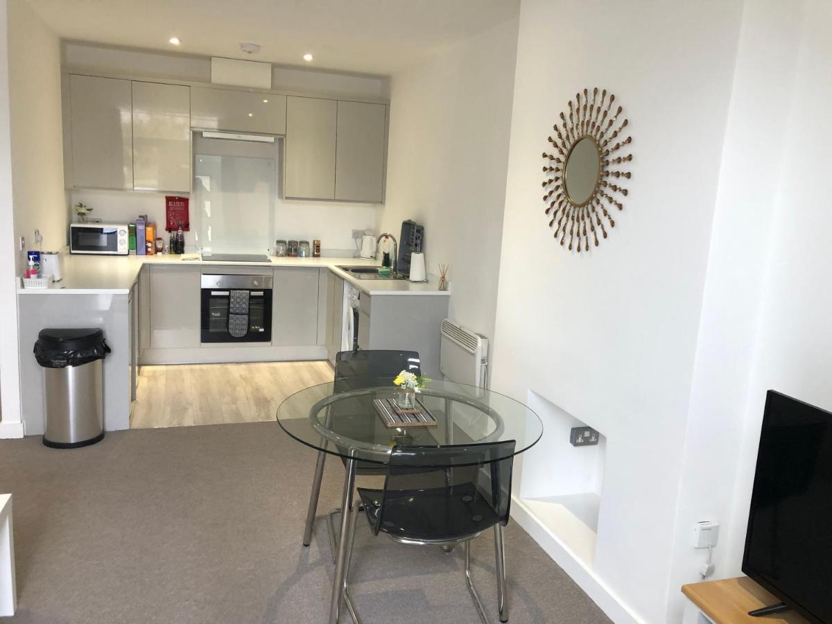 La Fontaine Court Apartments Aldershot Bagian luar foto